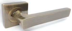 Ручка дверная KEDR R08-157 AB (бронза)