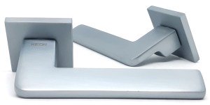 Ручка дверная KEDR R21-220 MCP (матовый хром) в ракурсе